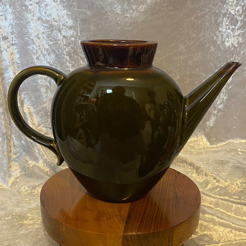 LINDT-STYMEIST Elegant OLIVE GREEN/BROWN Ceramic Teapot, no lid/top